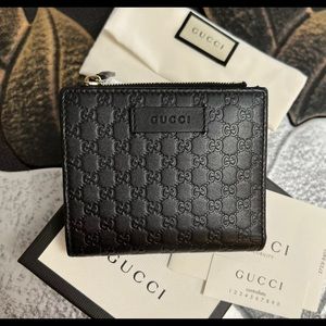 Gucci micro case GG leather wallet unisex.